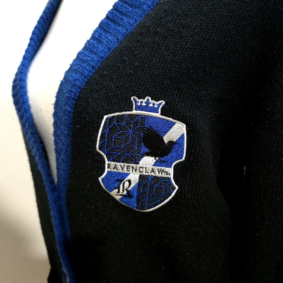Harry Potter | Ravenclaw Black and Blue V-Neck Cardigan Sweater - Picture 4 of 10